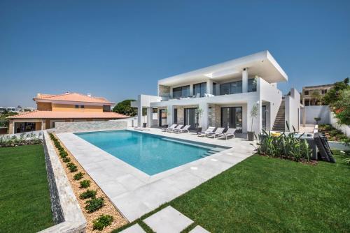 Faro Villa Sleeps 12 With Pool And Air Con