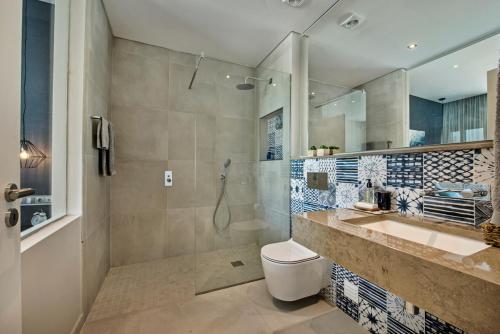 Faro Villa Sleeps 12 With Pool And Air Con