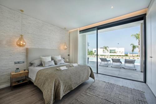 Faro Villa Sleeps 12 With Pool And Air Con