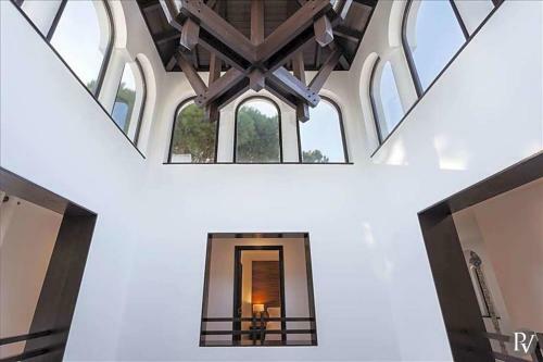 Roja- Pe Villa Sleeps 10 With Pool Air Con And Wifi