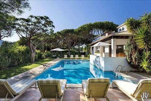 Roja- Pe Villa Sleeps 10 With Pool Air Con And Wifi