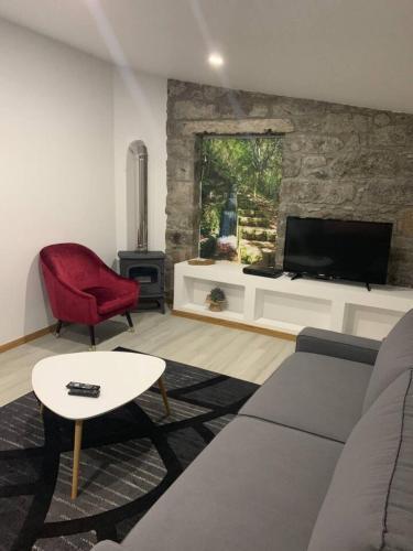 Charming 5-bed House In Ribeiro Frio