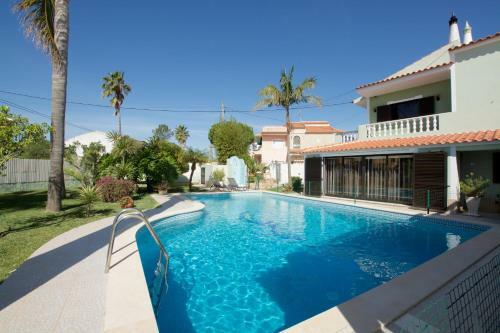 Amazing Villa Messines With Pool