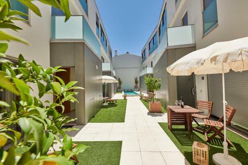 Gorgeous Townhouse In Tavira Centre, Shared Pool