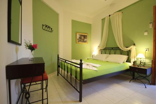 Hostal Morpheas Pension Rooms & Apartments