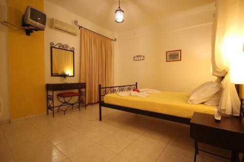 Hostal Morpheas Pension Rooms & Apartments