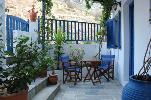 Hostal Morpheas Pension Rooms & Apartments
