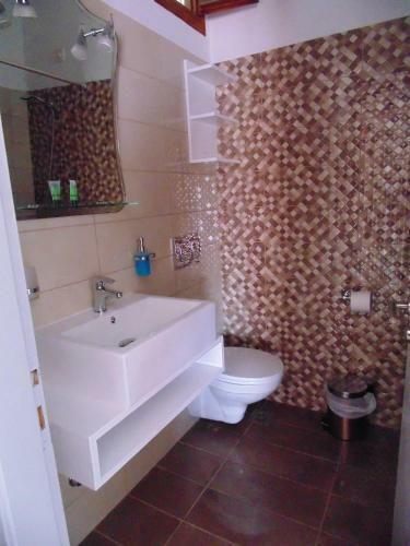 Hostal Froudi Rooms
