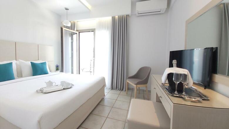 Akrogiali Boutique Hotel
