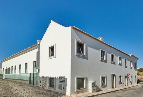 Beautiful Town Centre Apartment With Shared Pool