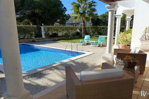 Vale Do Garrao Villa Sleeps 6 With Pool And Air Con