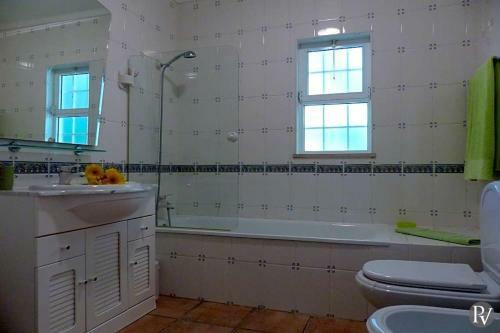 Vale Do Garrao Villa Sleeps 6 With Pool And Air Con