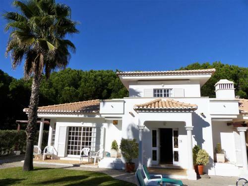 Vale Do Garrao Villa Sleeps 6