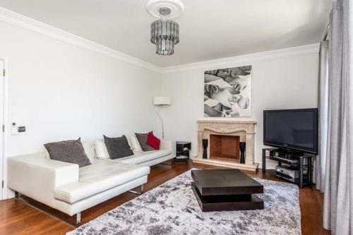 Quinta Do Lago Villa Sleeps 8 With Pool Air Con And Wifi