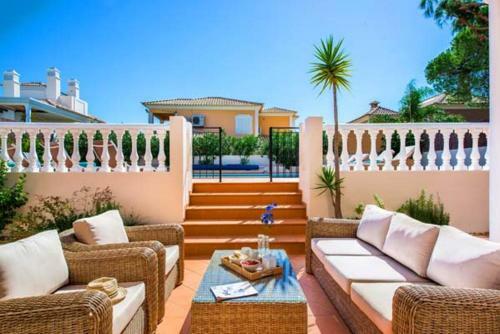 Vale Do Garrao Villa Sleeps 8 Pool Air Con T607877