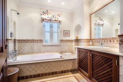 Quinta Do Lago Villa Sleeps 8 Pool Air Con T480398
