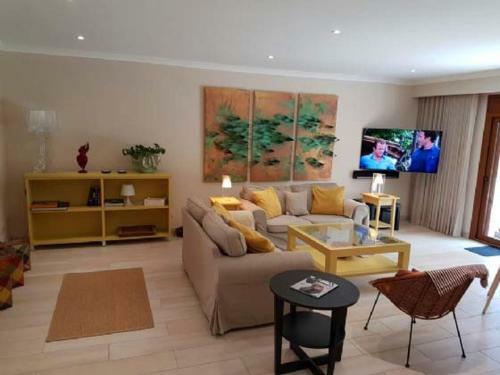 Almancil Villa Sleeps 8 Pool Air Con Wifi T607887