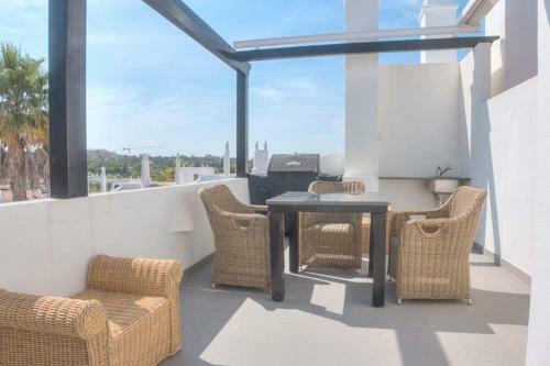 Quinta Do Lago Villa Sleeps 8 With Pool Air Con And Wifi