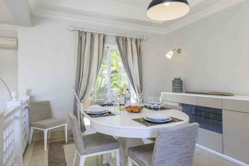 Quinta Do Lago Villa Sleeps 6 With Pool Air Con And Wifi