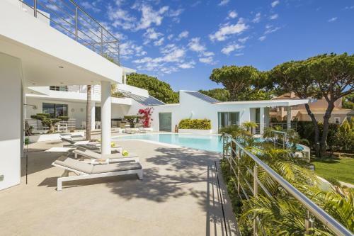 Villa In Quinta Do Lago Sleeps 12