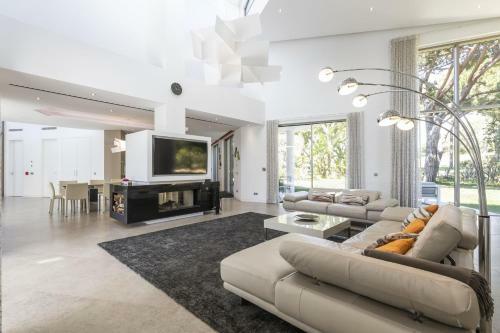 Villa In Quinta Do Lago Sleeps 12