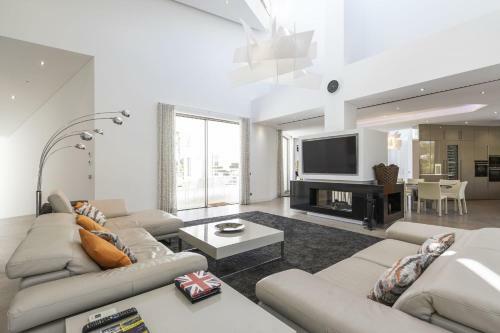 Villa In Quinta Do Lago Sleeps 12