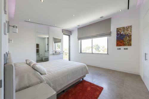 Villa In Quinta Do Lago Sleeps 12