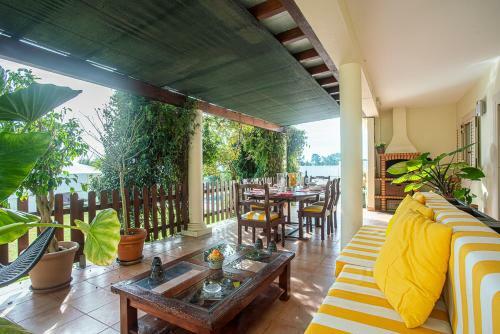 Quinta Do Conde Villa Sleeps 10 With Pool And Air Con