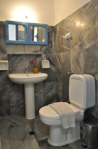 Golden Beach Hotel & Apartments
