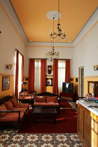 Tinion Hotel