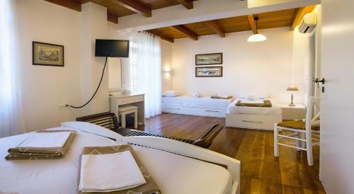 Hostal Ontas Traditional Hotel