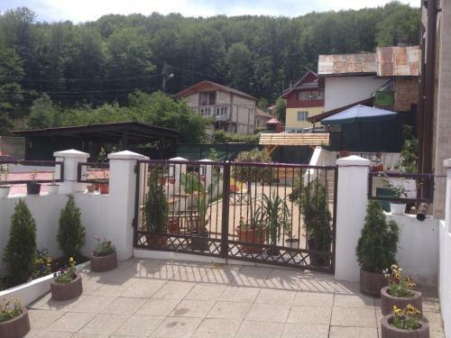 Hostal Pensiunea Eden