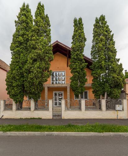 Villa Green House Residence