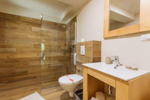 Hostal Comoara Rar?ului