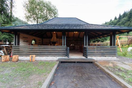 Hostal Comoara Rar?ului