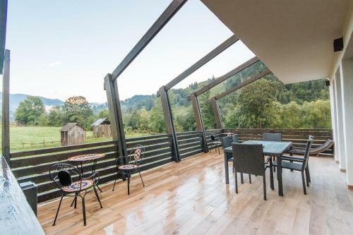 Hostal Comoara Rar?ului