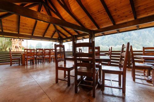 Hostal Comoara Rar?ului