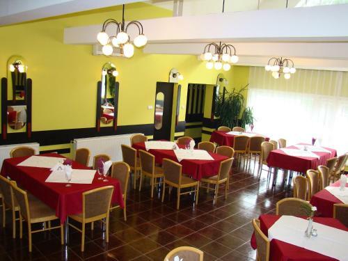 Hostal L�z�r Pension & Restaurant