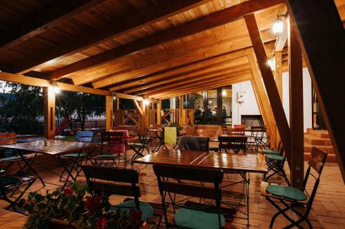 Hostal L�z�r Pension & Restaurant