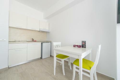 Zip Apartments