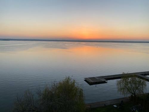 Lake View Luxury Apartment