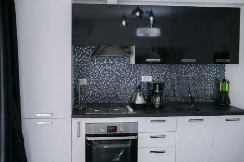 Apartel Black & White