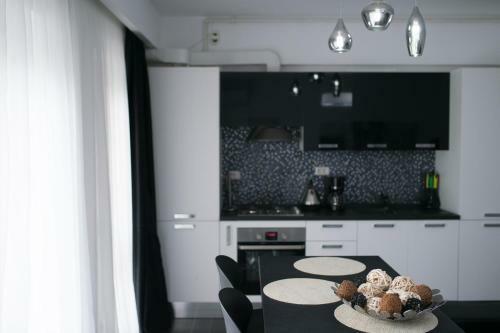 Apartel Black & White