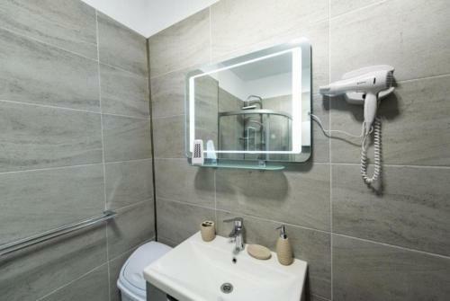 Apartel Dominic