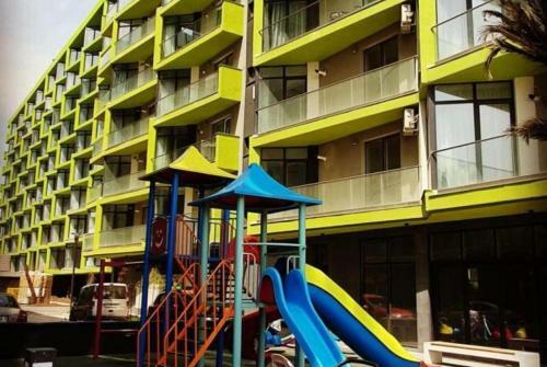 Apartel Dominic