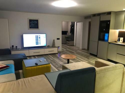 Three-bedroom Luxury Apartment Marina