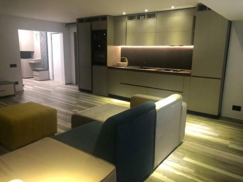 Three-bedroom Luxury Apartment Marina