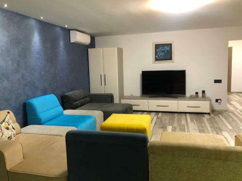 Three-bedroom Luxury Apartment Marina