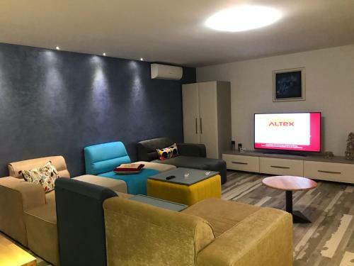 Three-bedroom Luxury Apartment Marina