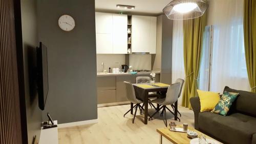 Lovely 2 Bedroom Central Apartment